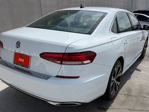 Used 2021 Volkswagen Passat 2.0T SE FWD image 8