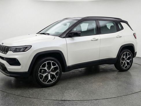 Used 2025 Jeep Compass Limited AWD/4WD image 3