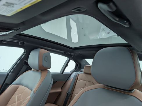 Certified 2025 BMW i5 xDrive40 image 15