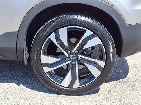 Certified 2023 Volvo XC40 B5 Plus w/ Climate Package AWD/4WD image 6