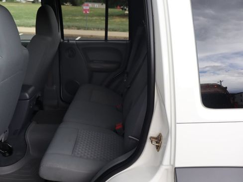 Used 2006 Jeep Liberty Sport AWD/4WD image 20