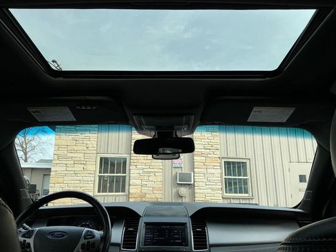 Used 2013 Ford Taurus SHO image 25