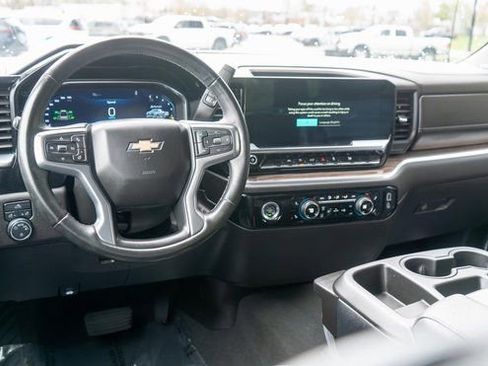 Used 2024 Chevrolet Silverado 1500 LT AWD/4WD image 12