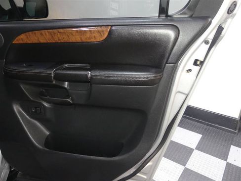 Used 2014 Nissan Armada Platinum w/ 2nd Row Captain Seat Package AWD/4WD image 23