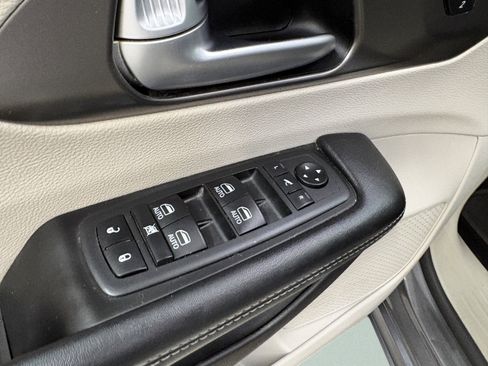 Used 2019 Chrysler Pacifica Limited image 27