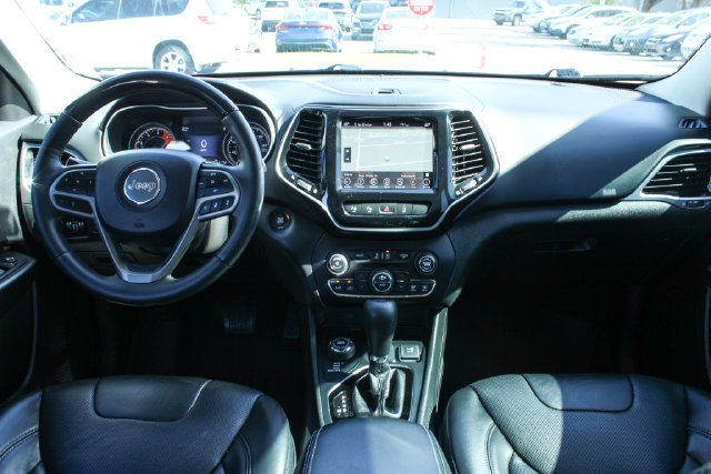 Used 2019 Jeep Cherokee Overland w/ Technology Group AWD/4WD image 17