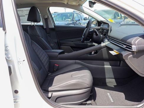 New 2026 Hyundai Elantra Limited FWD image 9
