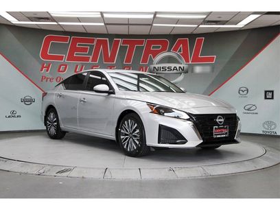 New 2025 Nissan Altima 2.5 SV w/ SV Premium Package