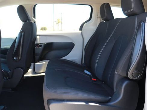Used 2020 Chrysler Voyager L FWD image 12