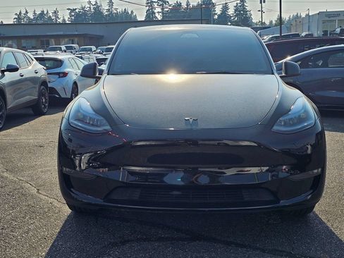 Used 2023 Tesla Model Y Long Range AWD/4WD image 2