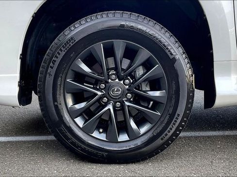 Certified 2023 Lexus GX 460 Premium w/ Premium Package AWD/4WD image 34
