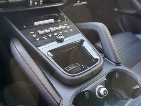 Certified 2025 Porsche Cayenne Coupe AWD/4WD image 15