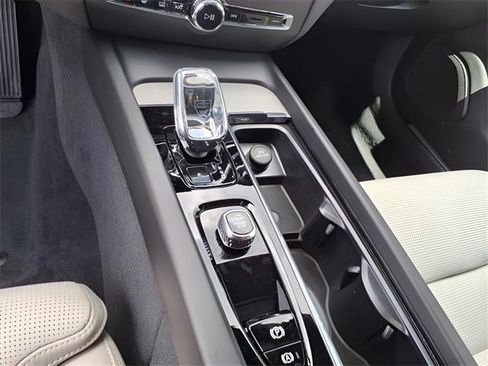 New 2026 Volvo V60 B5 Cross Country Ultra w/ Protection Package Premier image 18
