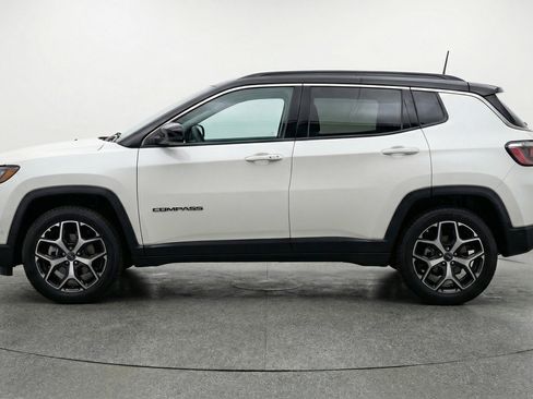 Used 2025 Jeep Compass Limited image 5