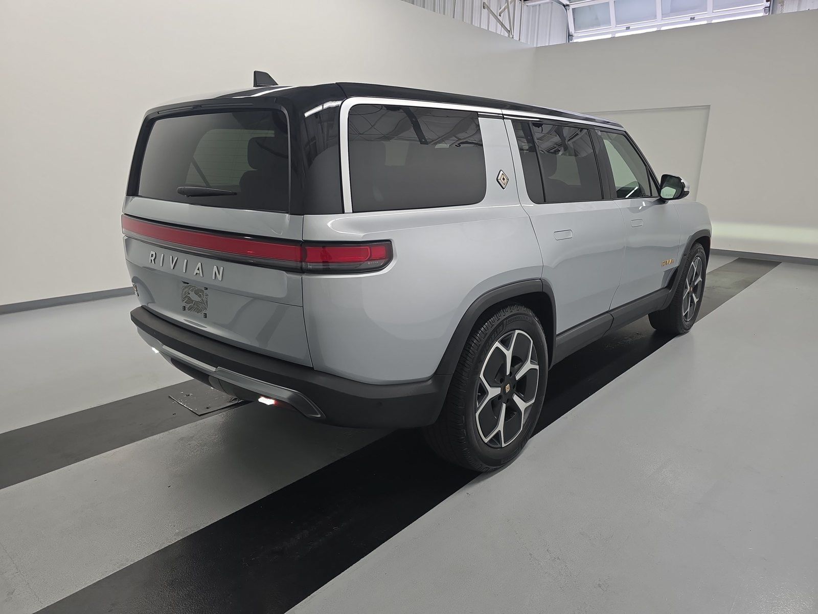 Used 2023 Rivian R1S Launch Edition Quad AWD/4WD image 5
