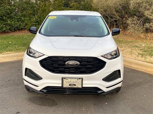 Used 2023 Ford Edge SE w/ Black Appearance Package image 2