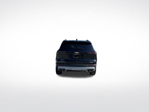 Used 2025 Chevrolet Traverse LT FWD image 4
