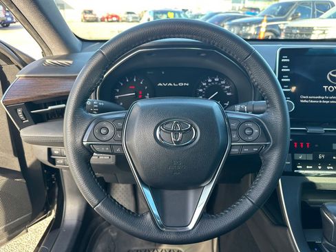 Used 2021 Toyota Avalon XLE image 23
