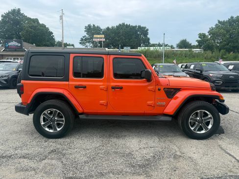 Used 2018 Jeep Wrangler Unlimited Sahara AWD/4WD image 2