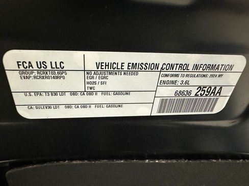 Used 2024 Chrysler Pacifica Touring-L FWD image 36