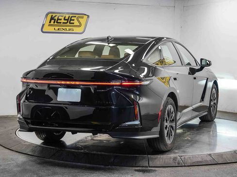 Used 2026 Lexus ES 350e w/ Convenience Package FWD image 4