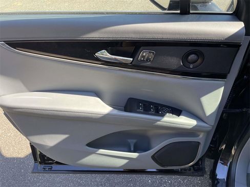 Used 2022 Lincoln Nautilus Reserve w/ Equipment Group 201A image 16