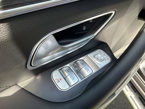 New 2026 Mercedes-Benz GLS 580 4MATIC image 19