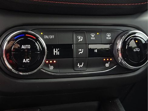 Used 2022 Chevrolet TrailBlazer RS w/ Technology Package FWD image 14