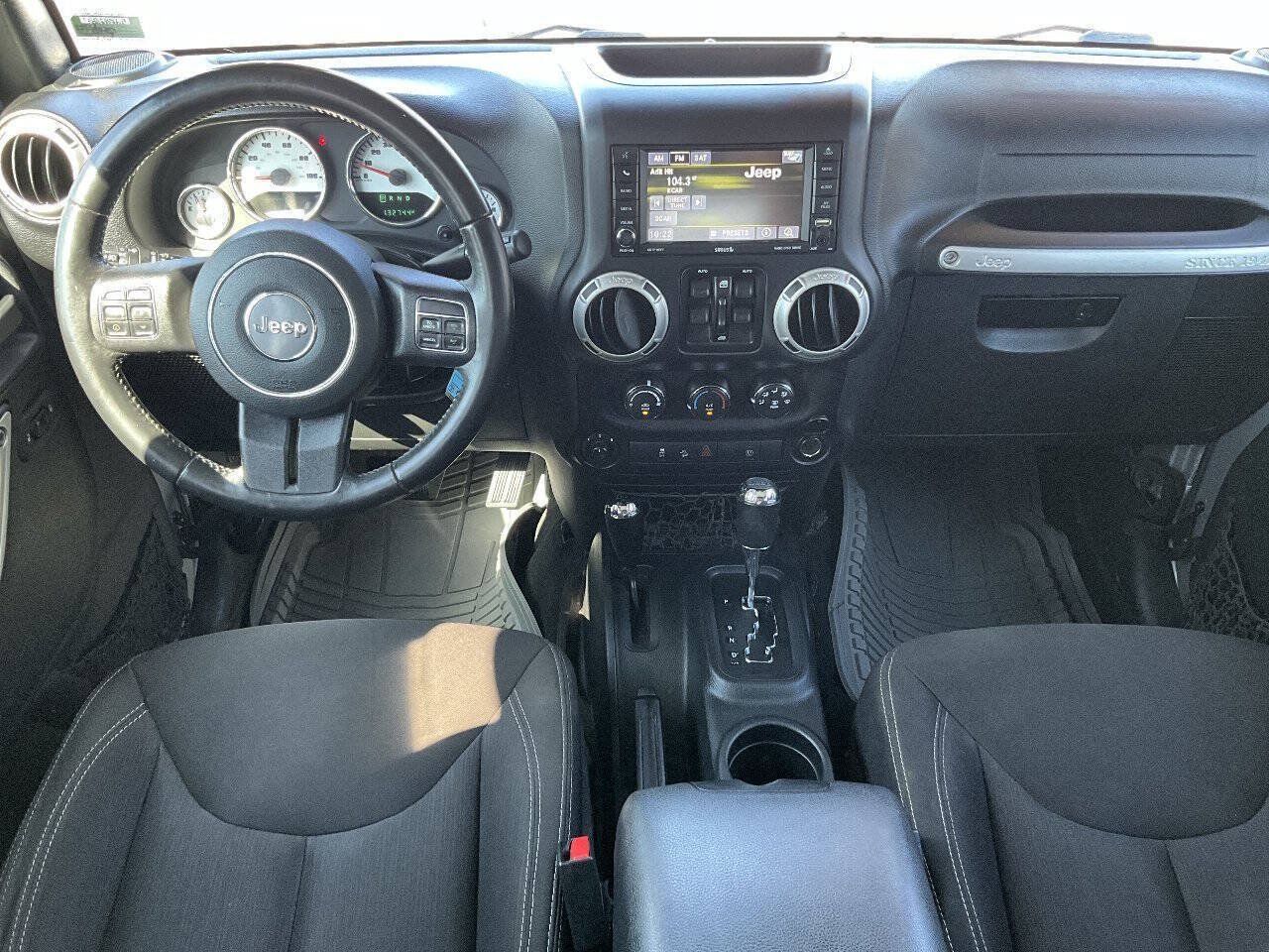Used 2016 Jeep Wrangler Unlimited Sahara w/ Connectivity Group AWD/4WD image 13