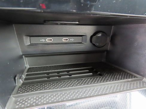 New 2026 Volkswagen Taos SE image 10