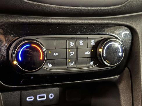 Certified 2023 Buick Encore GX Preferred w/ Cold Weather Comfort Package FWD image 22