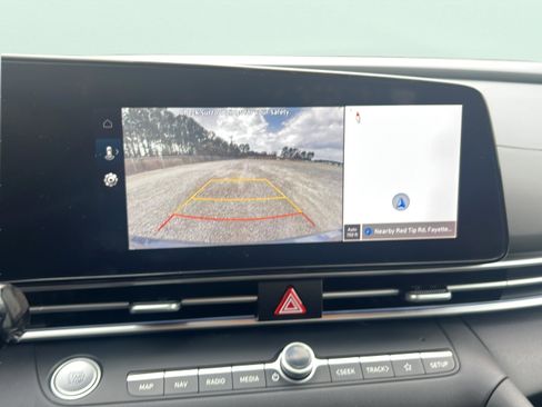 Certified 2024 Hyundai Elantra SEL image 15