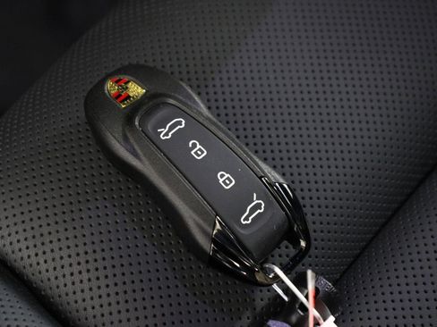 Used 2025 Porsche Macan 4 Electric image 32