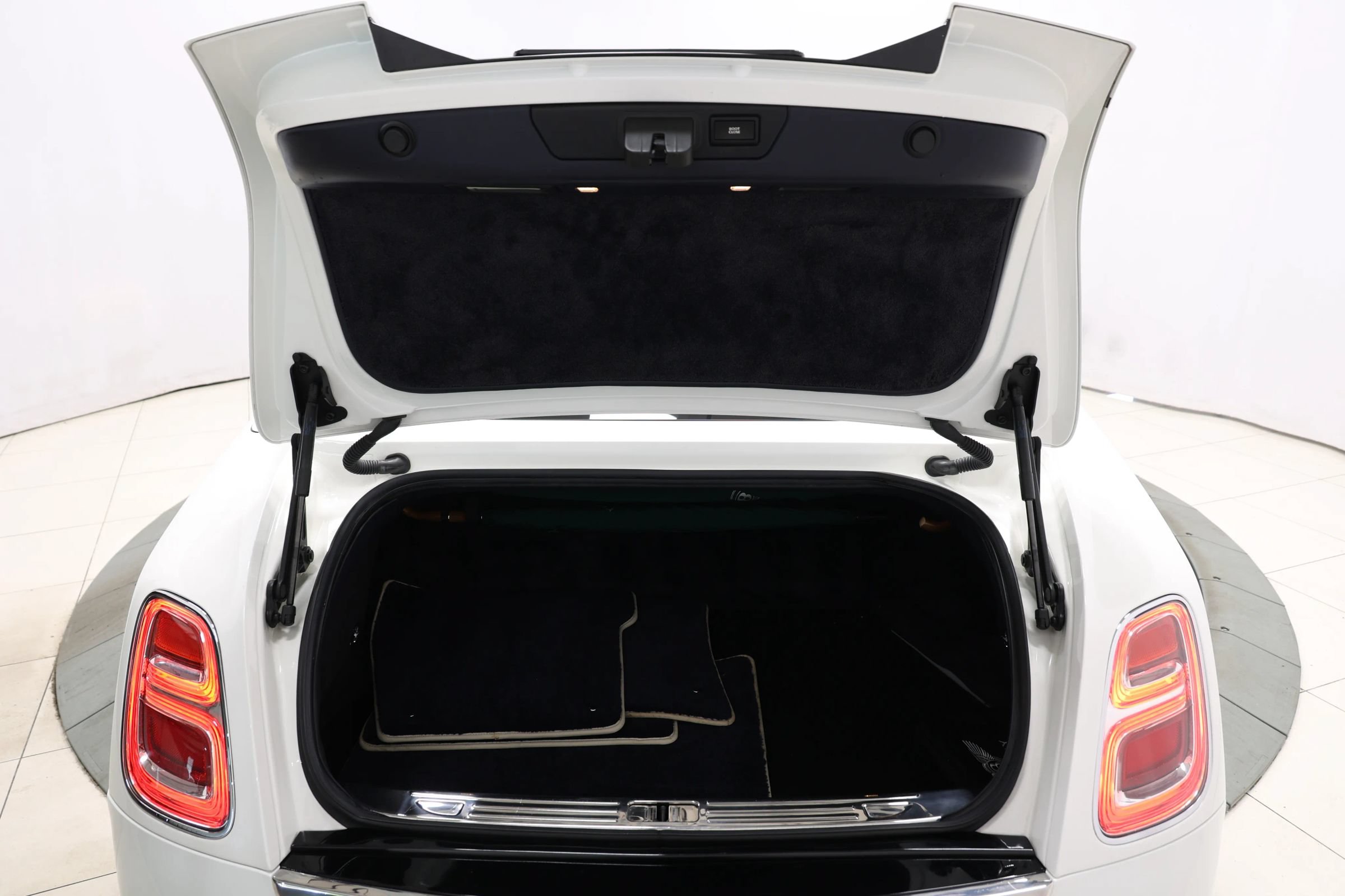 Used 2017 Bentley Mulsanne RWD image 85