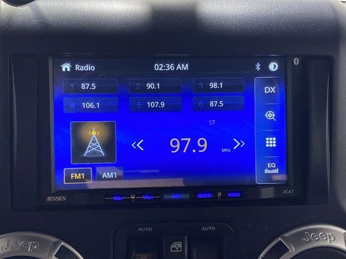 Used 2016 Jeep Wrangler Unlimited Sahara image 12