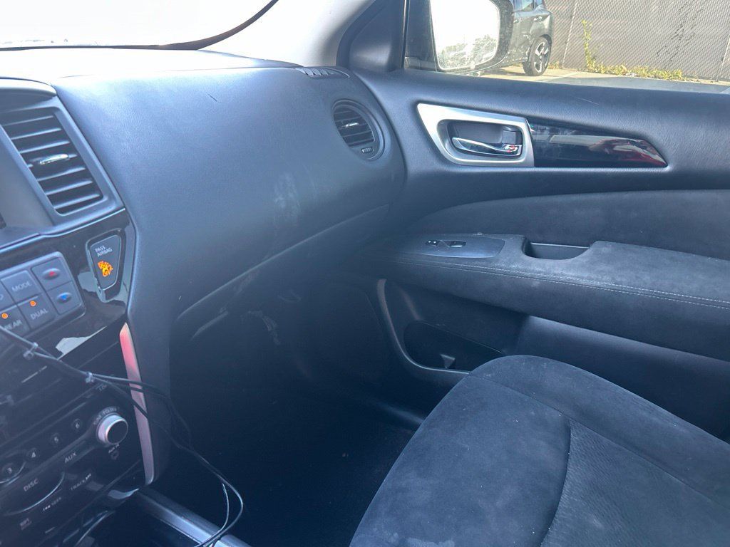 Used 2015 Nissan Pathfinder S FWD image 12