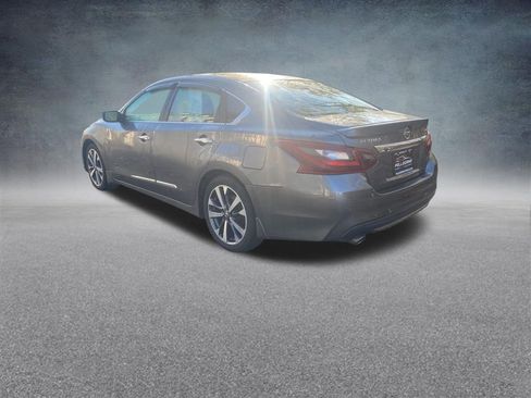 Used 2017 Nissan Altima 2.5 SR image 3
