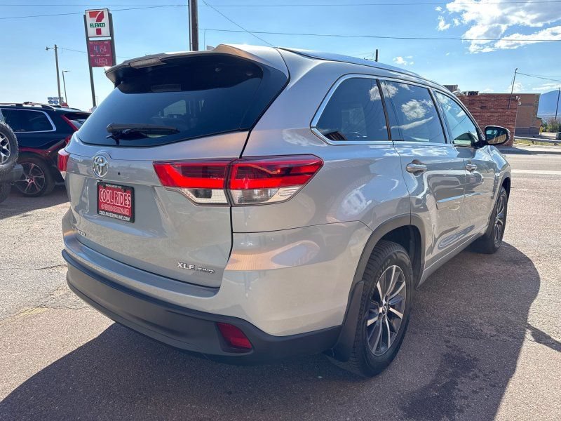 Used 2017 Toyota Highlander XLE AWD/4WD image 5