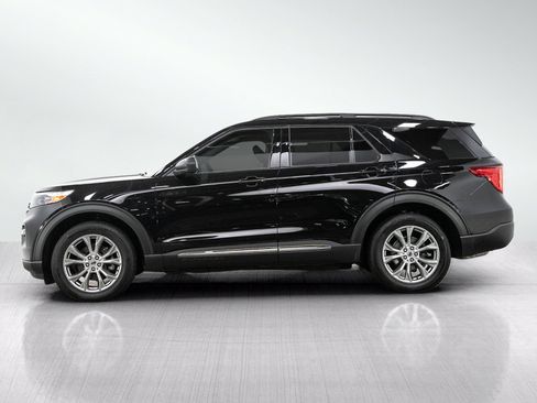 Used 2020 Ford Explorer XLT w/ Equipment Group 202A AWD/4WD image 2