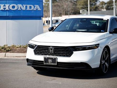 Used 2023 Honda Accord Sport image 2