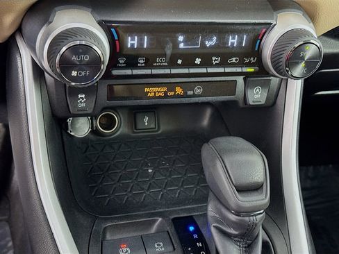 Used 2022 Toyota RAV4 XLE w/ Convenience Package image 20