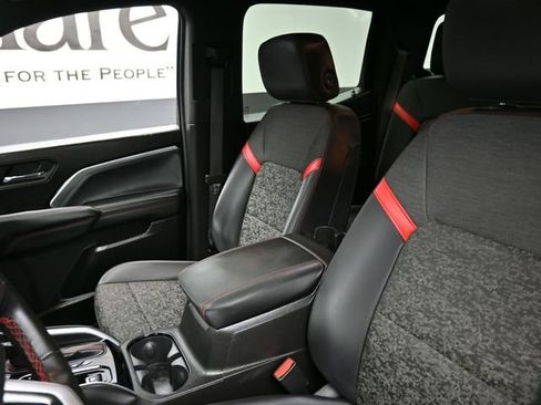 Used 2024 Chevrolet Colorado Z71 w/ Z71 Convenience Package 2 image 16