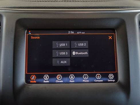 Used 2019 Jeep Cherokee Latitude Plus FWD image 19