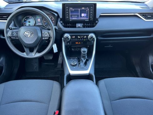 Used 2022 Toyota RAV4 LE AWD/4WD image 3