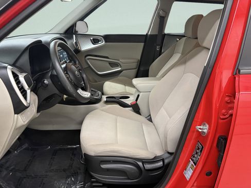Used 2020 Kia Soul LX image 8