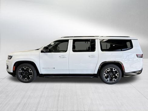 Used 2025 Jeep Wagoneer L Series III image 4