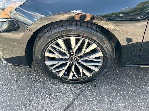 Used 2024 Nissan Altima 2.5 SV FWD image 28