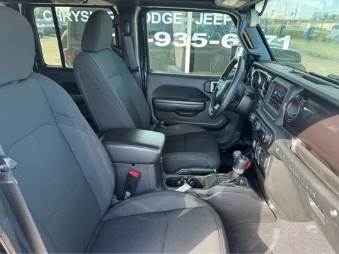Used 2021 Jeep Wrangler Unlimited Sport image 23