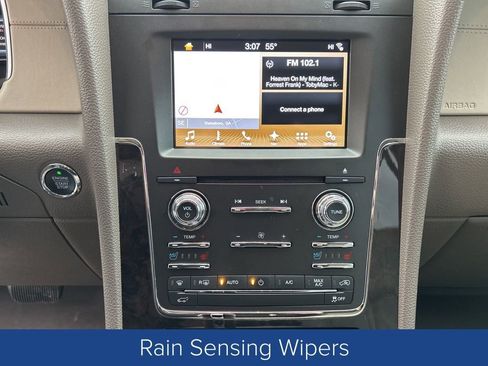 Used 2017 Lincoln Navigator Select image 25