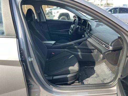 Used 2021 Hyundai Elantra Blue image 27